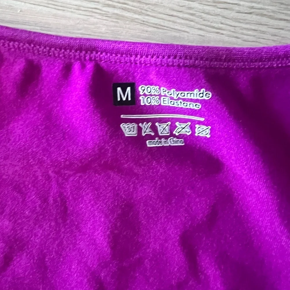 Vibrant Purple Activewear Crop Top Size Medium New - Picture 5 of 8